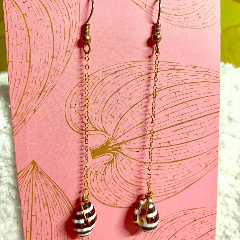 Shell and chain hook earrings